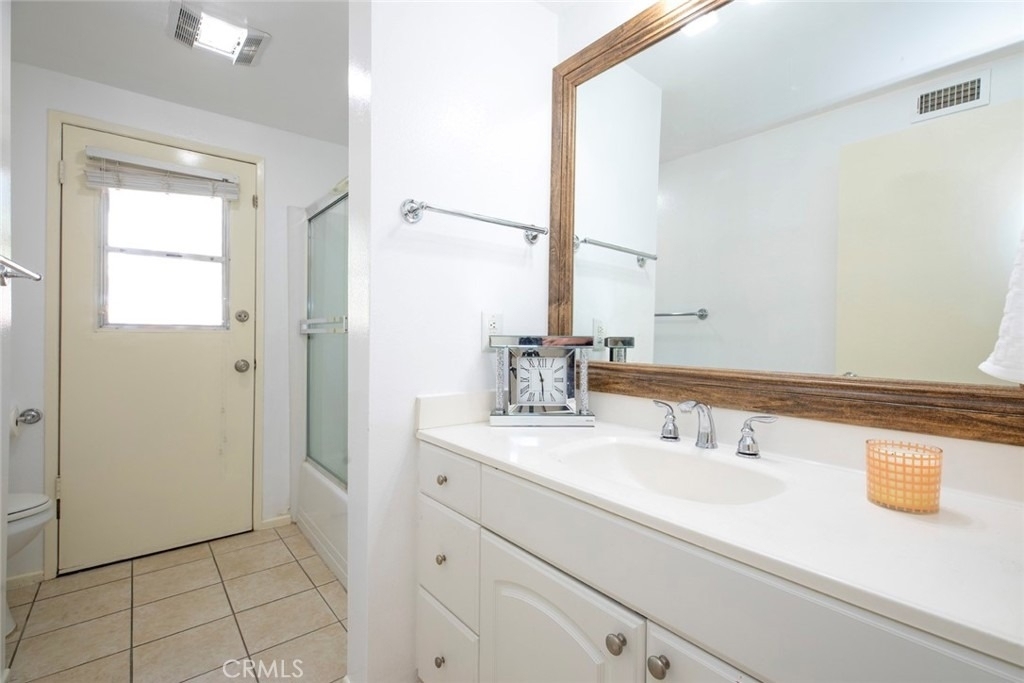 18119 Calvert Street - Photo 19
