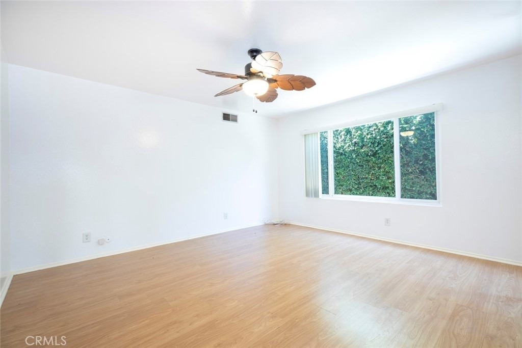 18119 Calvert Street - Photo 22