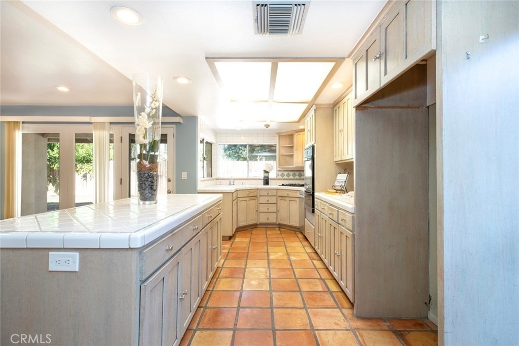 18119 Calvert Street - Photo 7