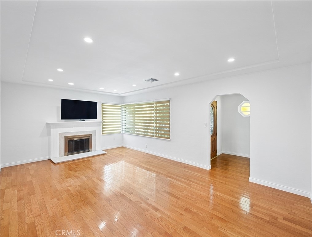 826 E Olive Avenue - Photo 2