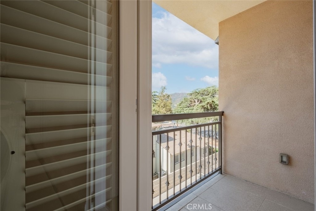 1941 Waltonia Drive - Photo 30