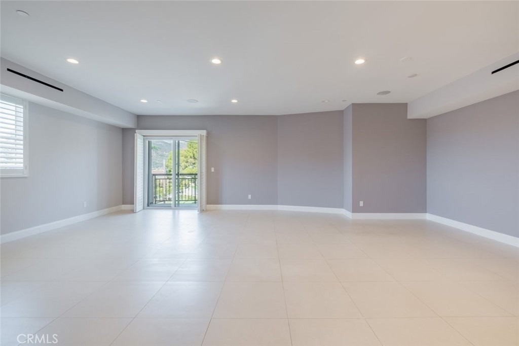 1941 Waltonia Drive - Photo 14