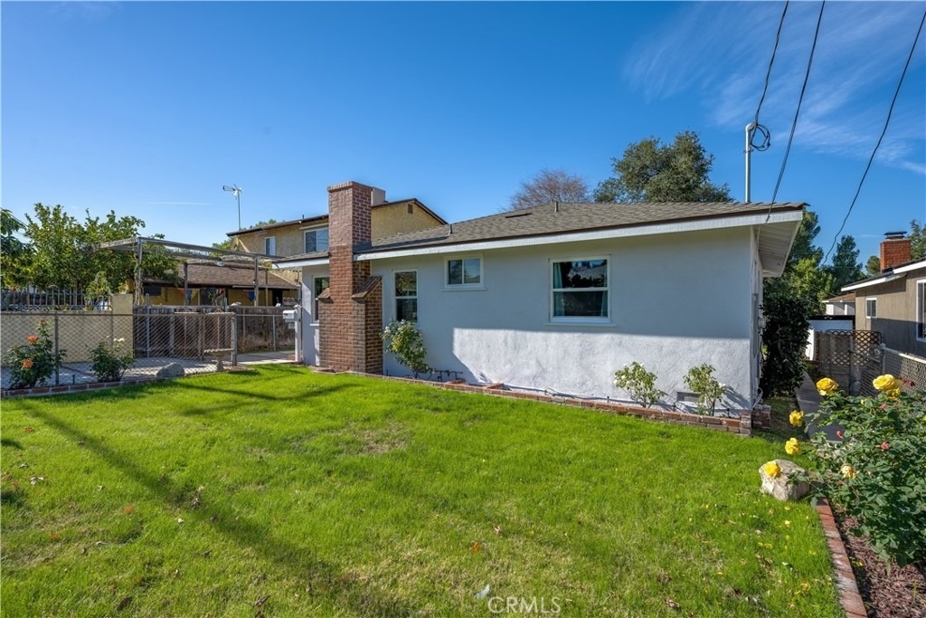 10931 Mcvine - Photo 1