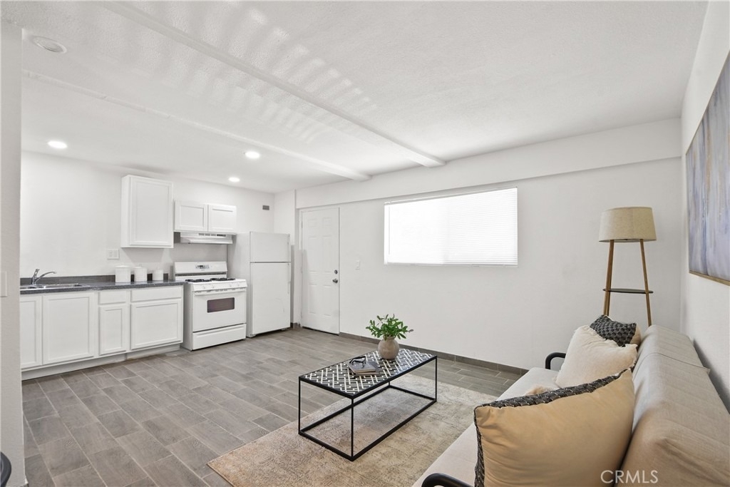 3008 N Arrowhead - Photo 2