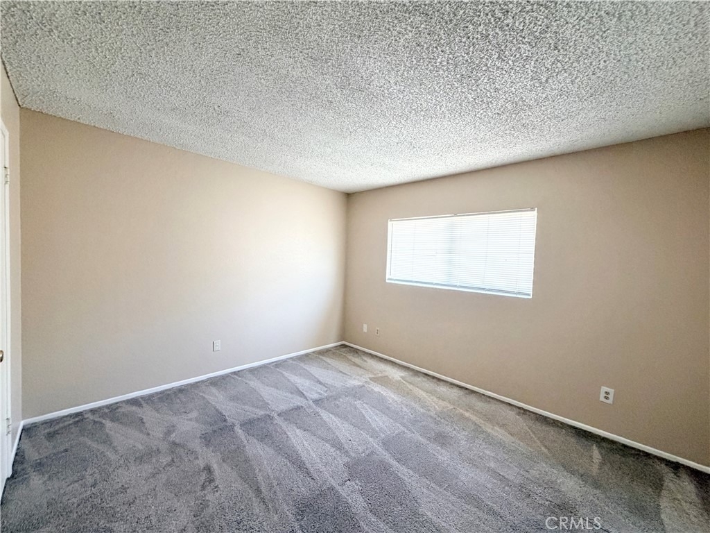 407 E E - Photo 4