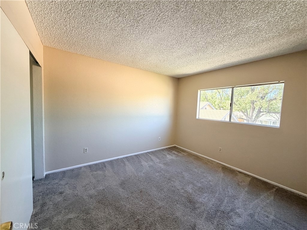 407 E E - Photo 7