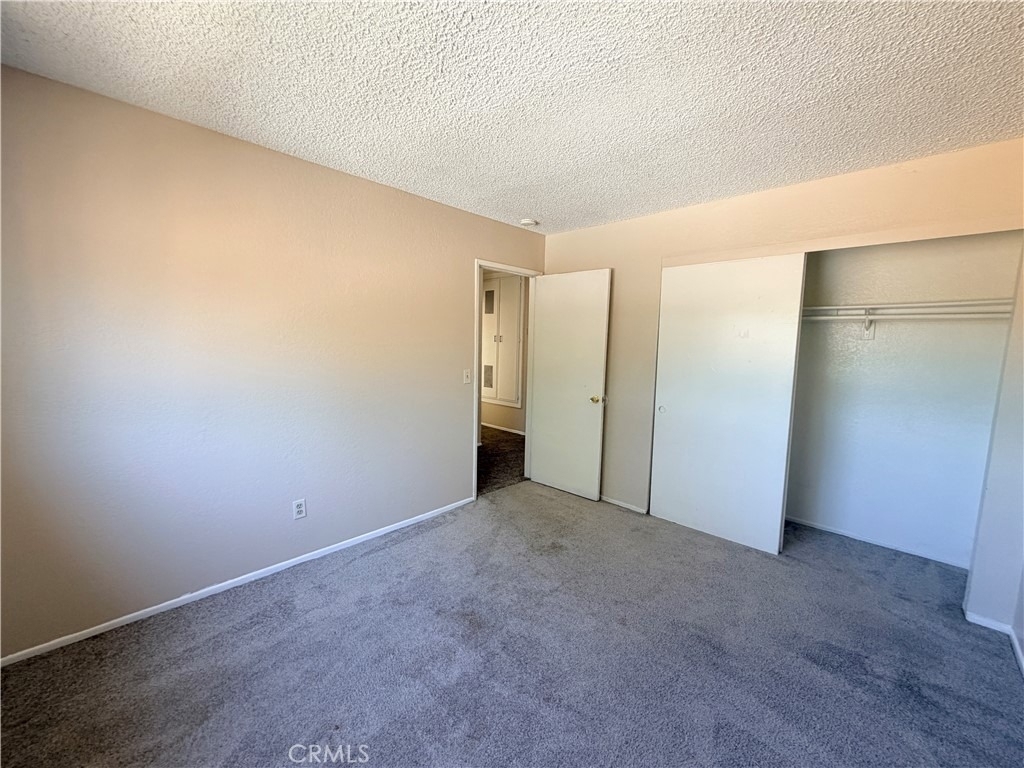 407 E E - Photo 8