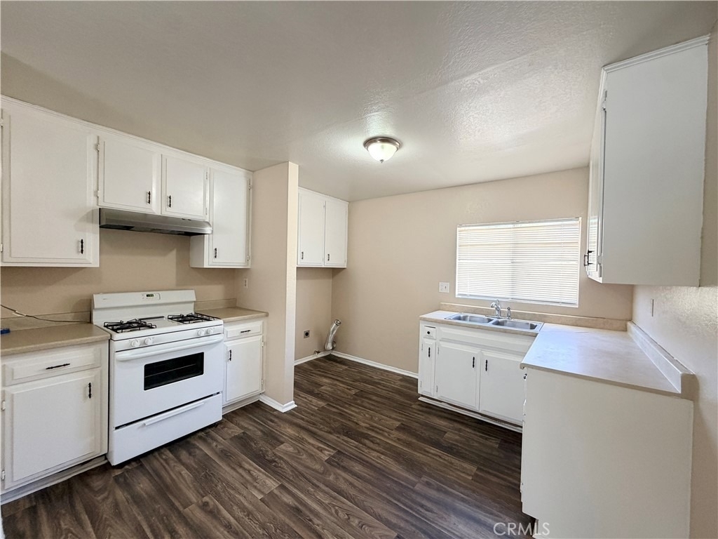 407 E E - Photo 2
