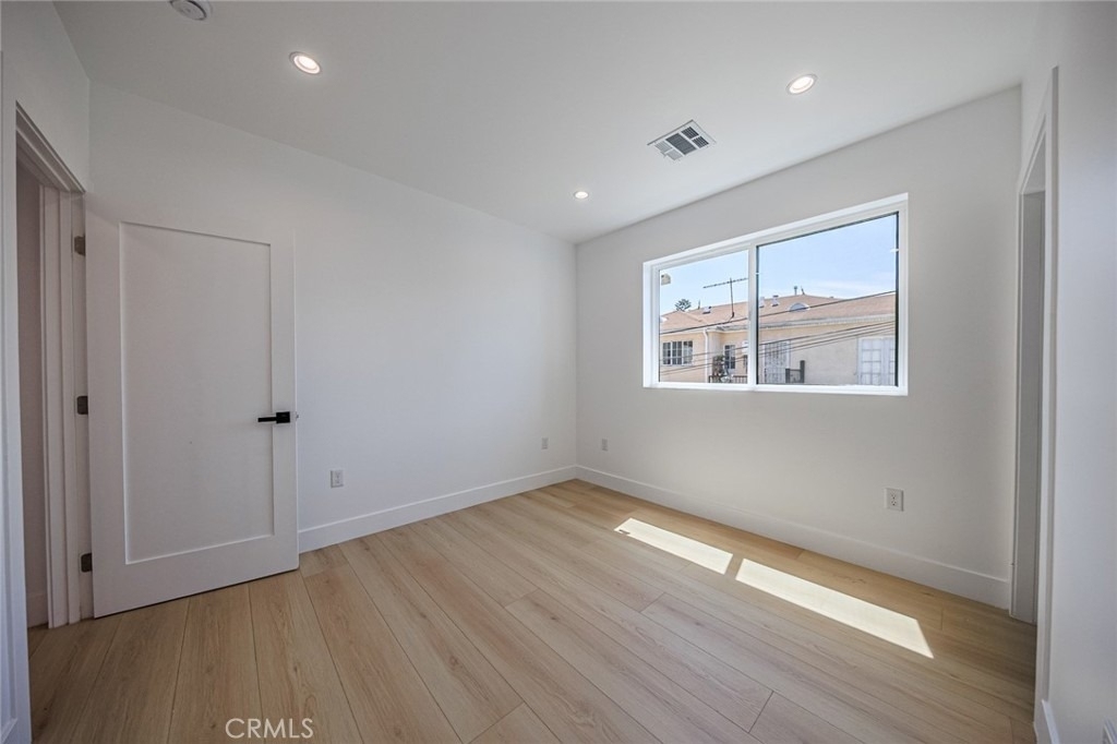 1259 S Longwood Avenue - Photo 30