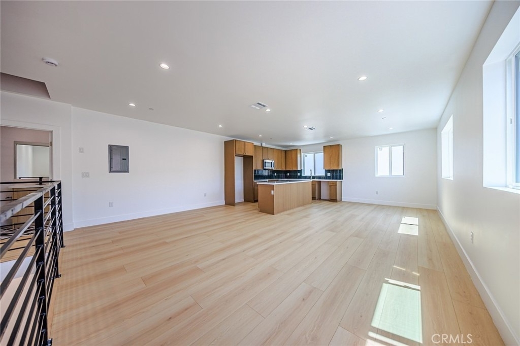 1259 S Longwood Avenue - Photo 14