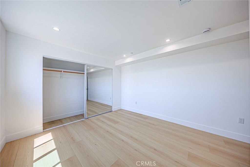 1261 S Longwood Avenue - Photo 32