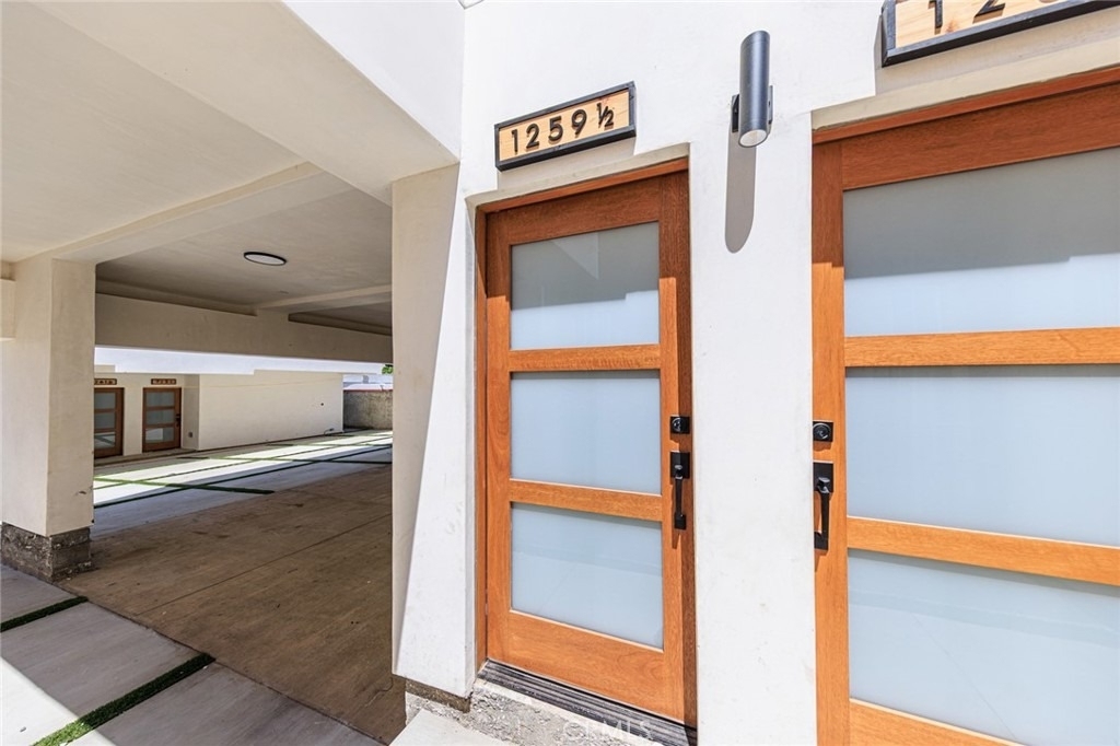 1261 S Longwood Avenue - Photo 12