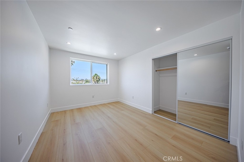 1261 S Longwood Avenue - Photo 35