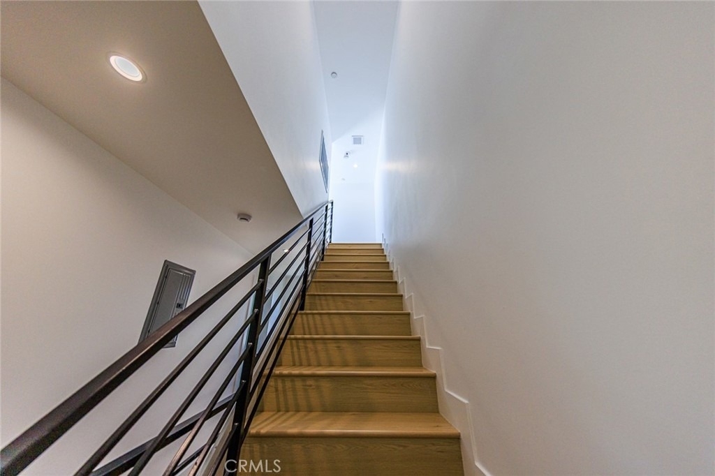 1261 S Longwood Avenue - Photo 43