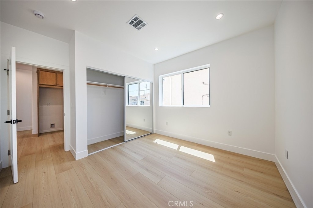 1261 S Longwood Avenue - Photo 24