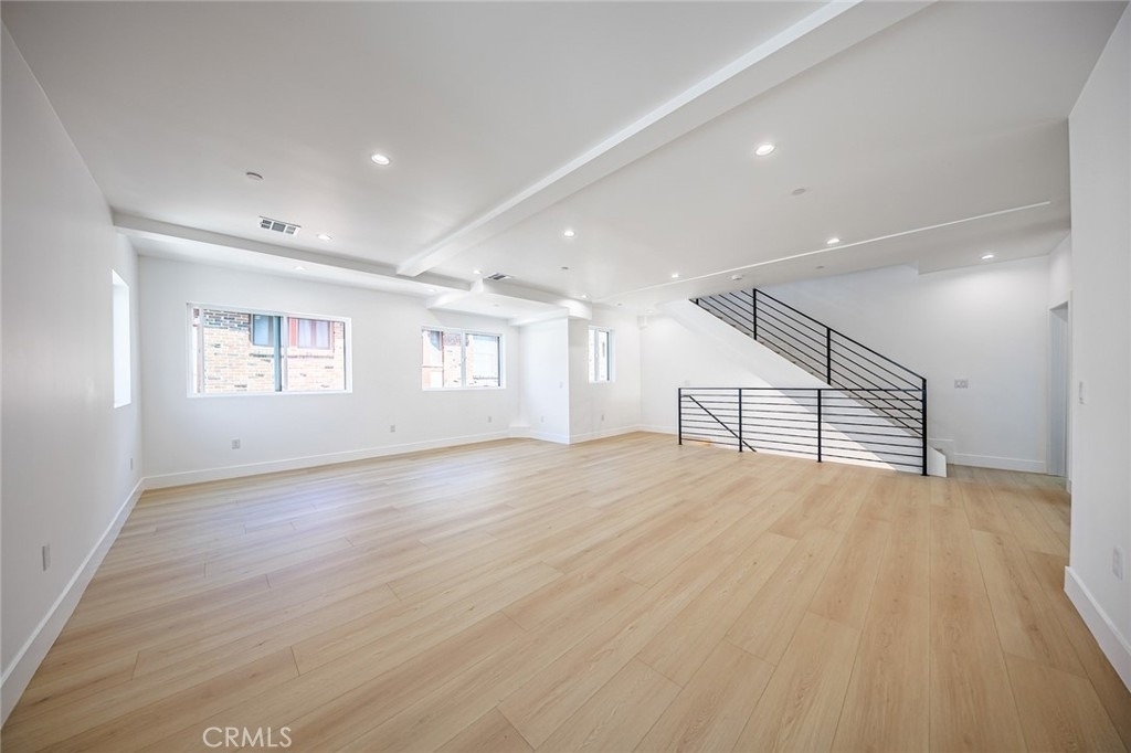 1261 S Longwood Avenue - Photo 18