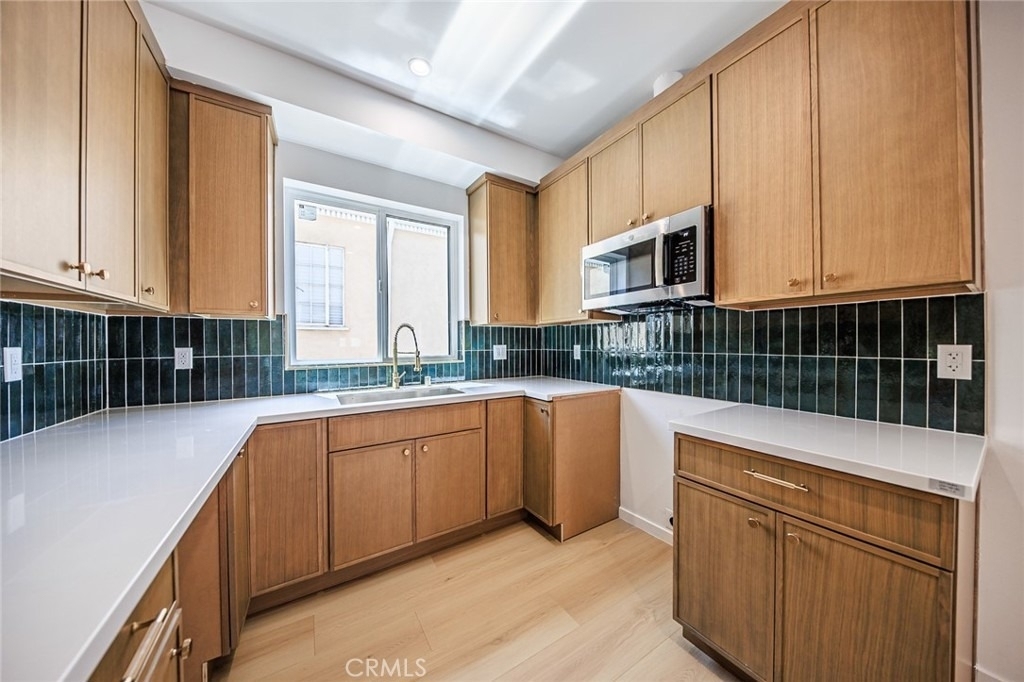1261 S Longwood Avenue - Photo 22