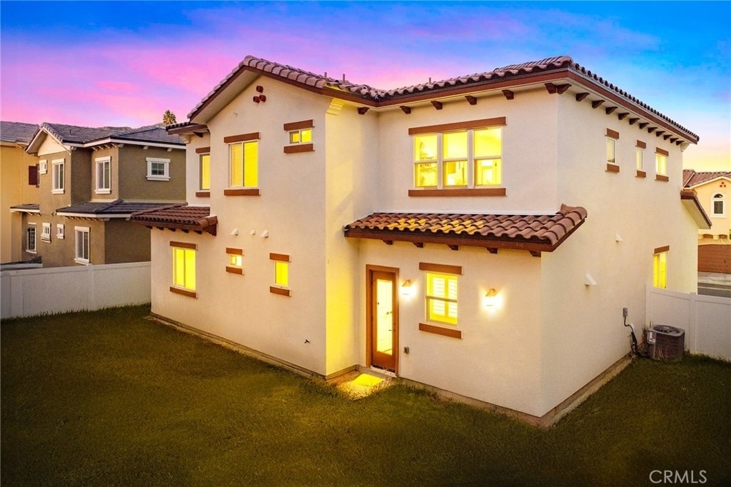 1359 Point Loma - Photo 2