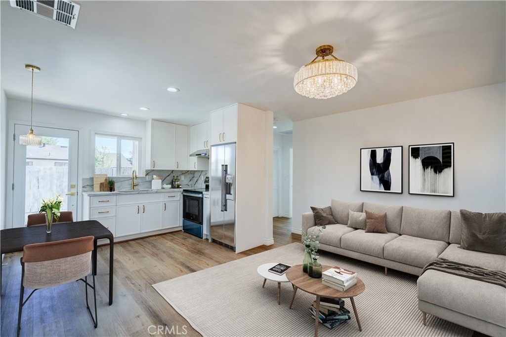 2312 California - Photo 3