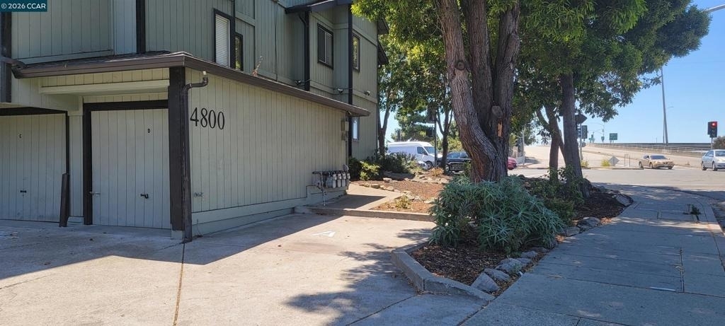 4800 Bayview Ave - Photo 10