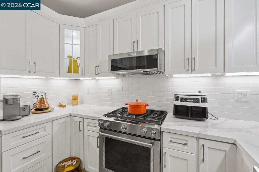 390 Black Rock St - Photo 12