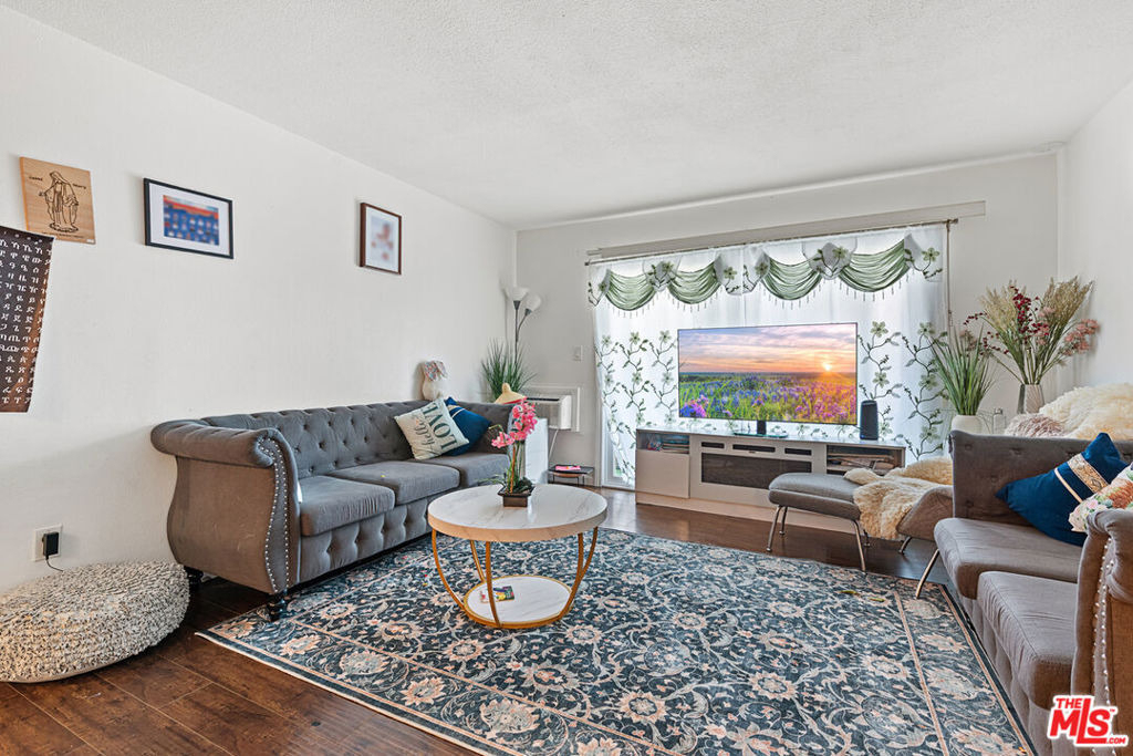 550 W Regent Street - Photo 2