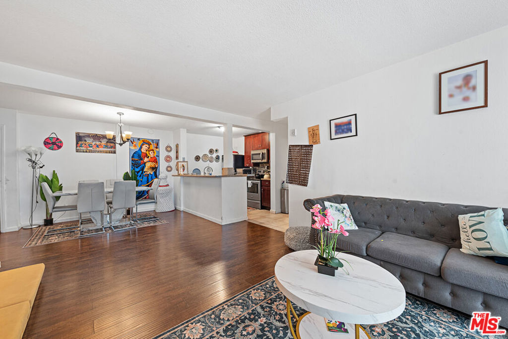 550 W Regent Street - Photo 1