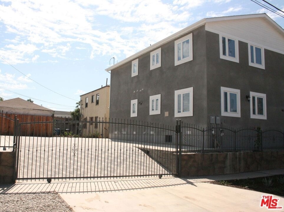 4870 St. Elmo Street - Photo 3