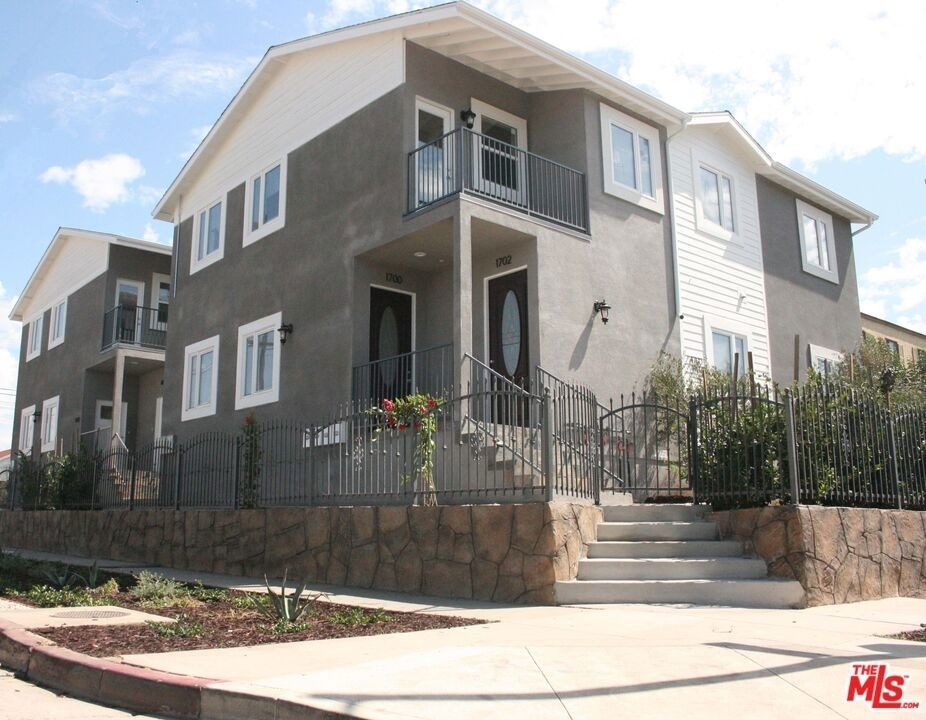 4870 St. Elmo Street - Photo 2