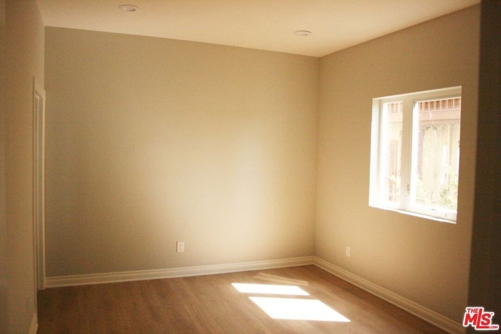 4870 St. Elmo Street - Photo 8