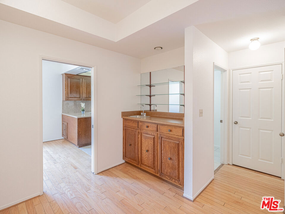 1246 E Lexington Drive - Photo 3
