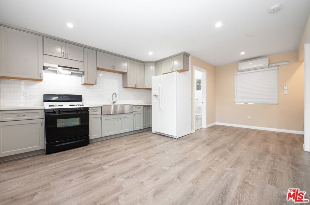 2742 S Rimpau Boulevard - Photo 1