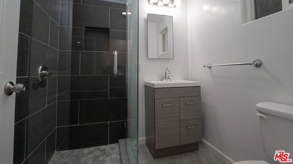 2742 S Rimpau Boulevard - Photo 3