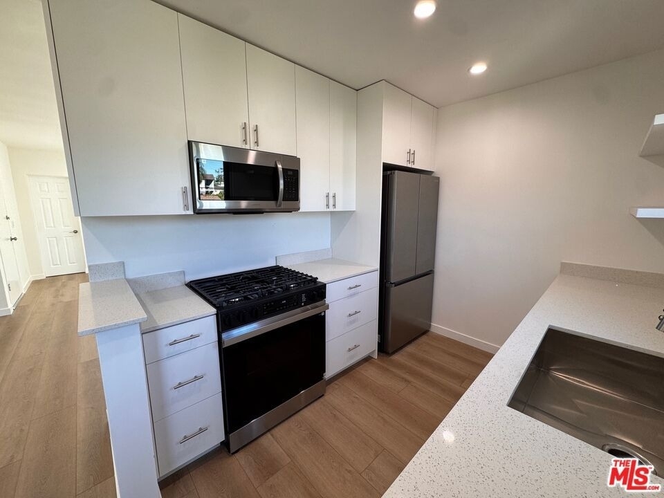 3235 Andrita Street - Photo 6