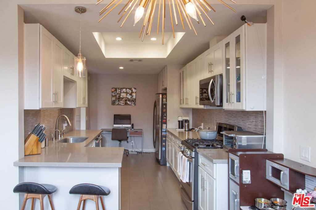 1271 Granville Avenue - Photo 6