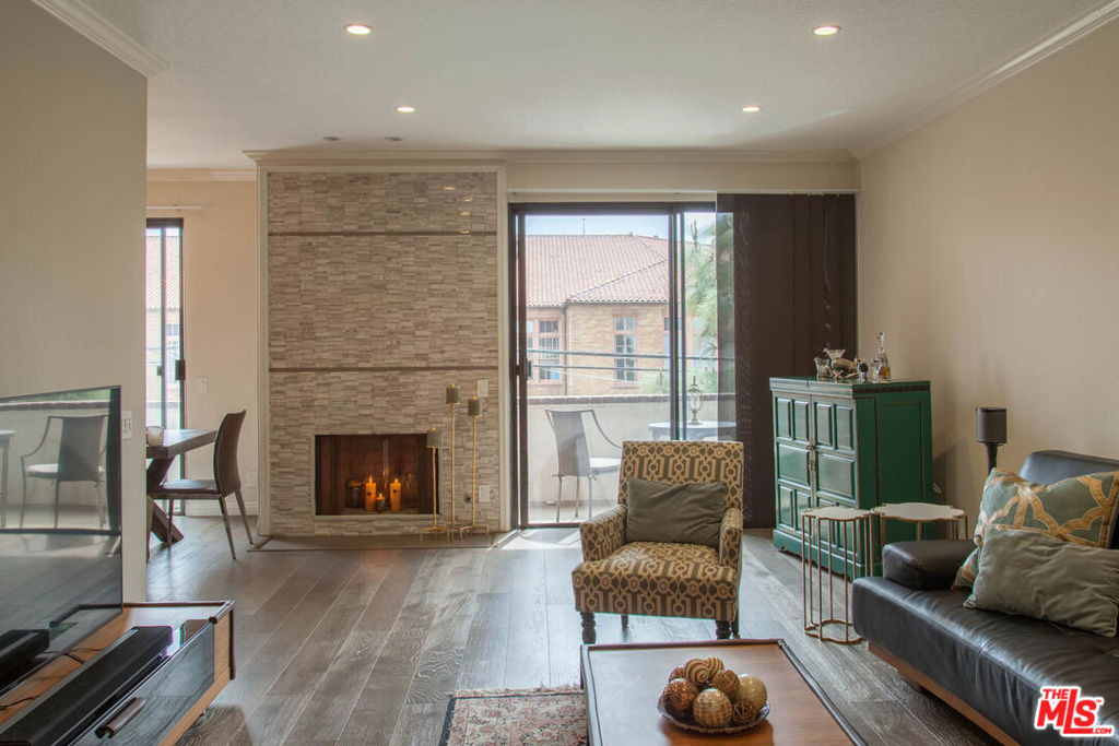 1271 Granville Avenue - Photo 2