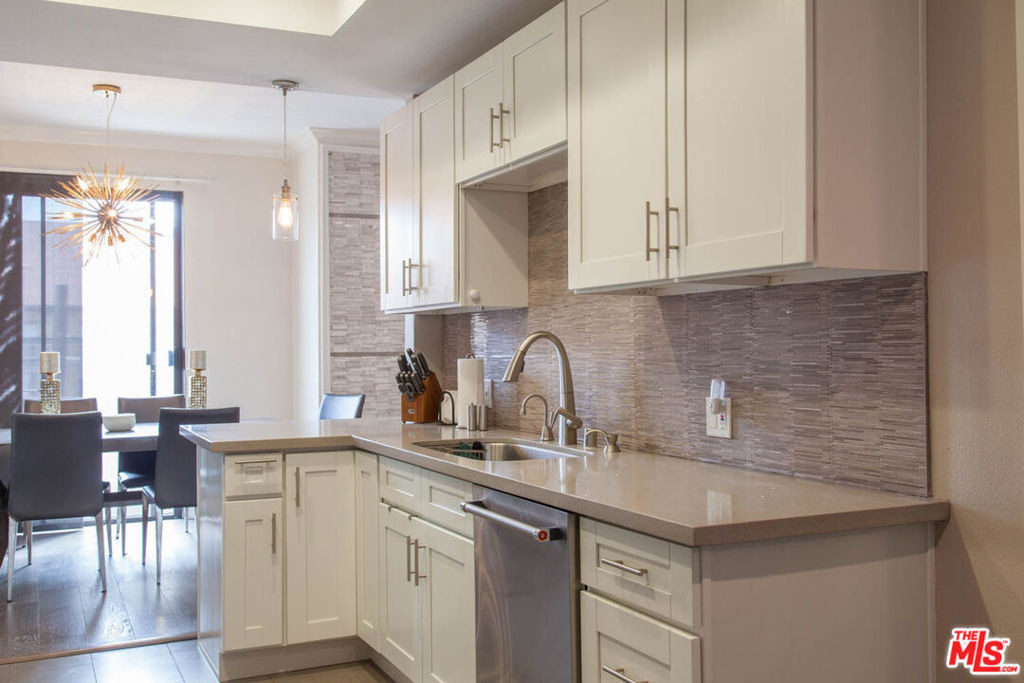 1271 Granville Avenue - Photo 4