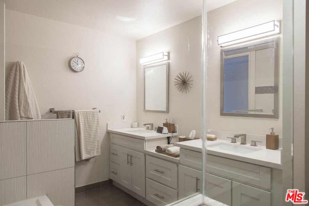 1271 Granville Avenue - Photo 17