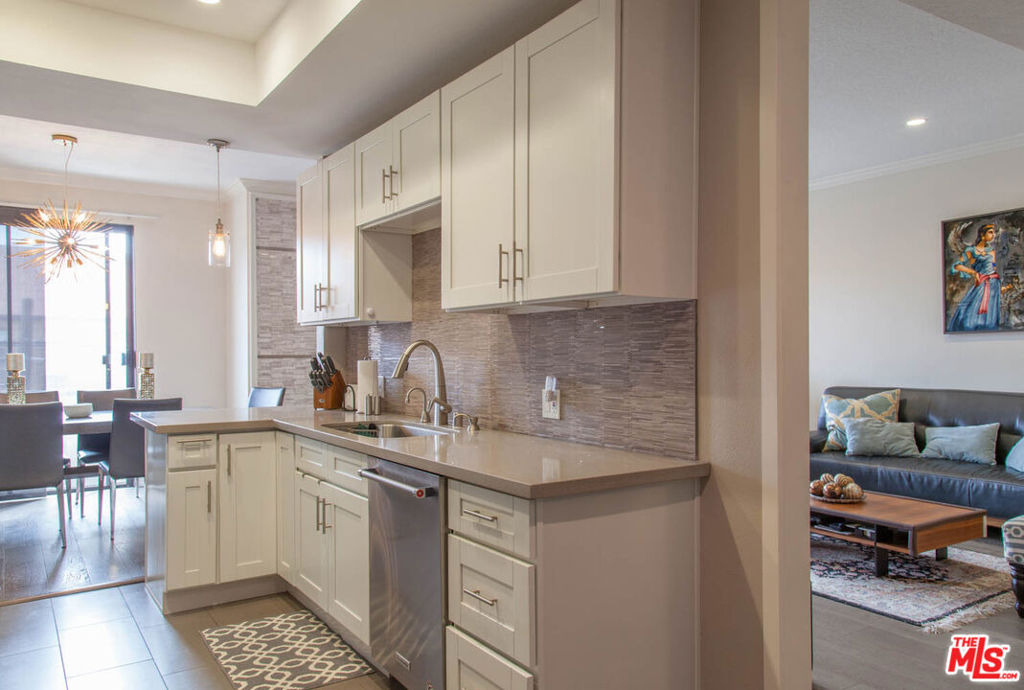 1271 Granville Avenue - Photo 3