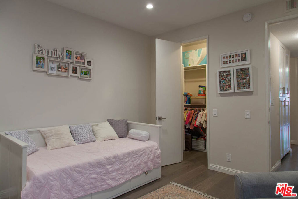 1271 Granville Avenue - Photo 22