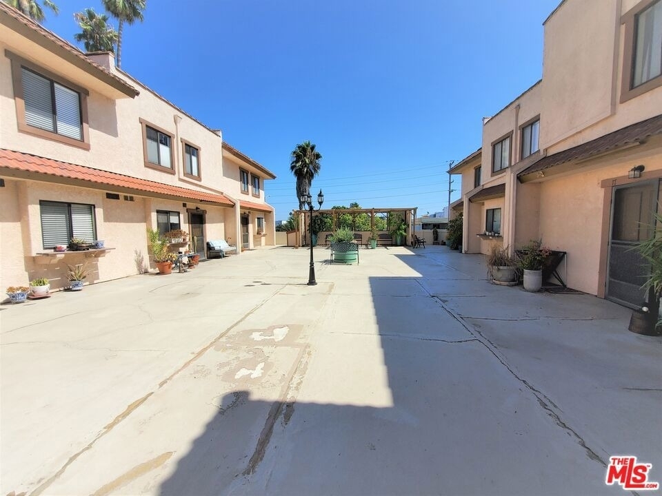 4365 Mclaughlin Avenue - Photo 1