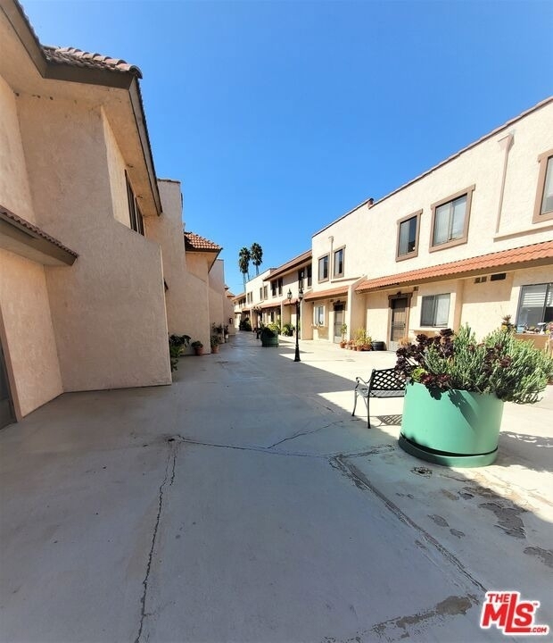 4365 Mclaughlin Avenue - Photo 2