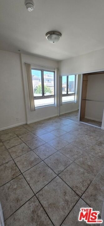 1748 Colby Avenue - Photo 10
