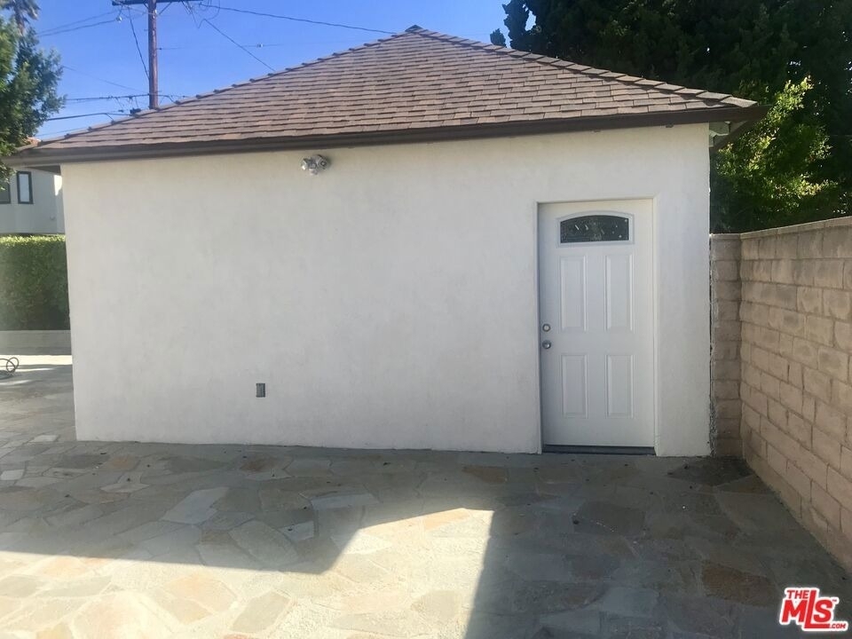 1930 S Bentley Avenue - Photo 10
