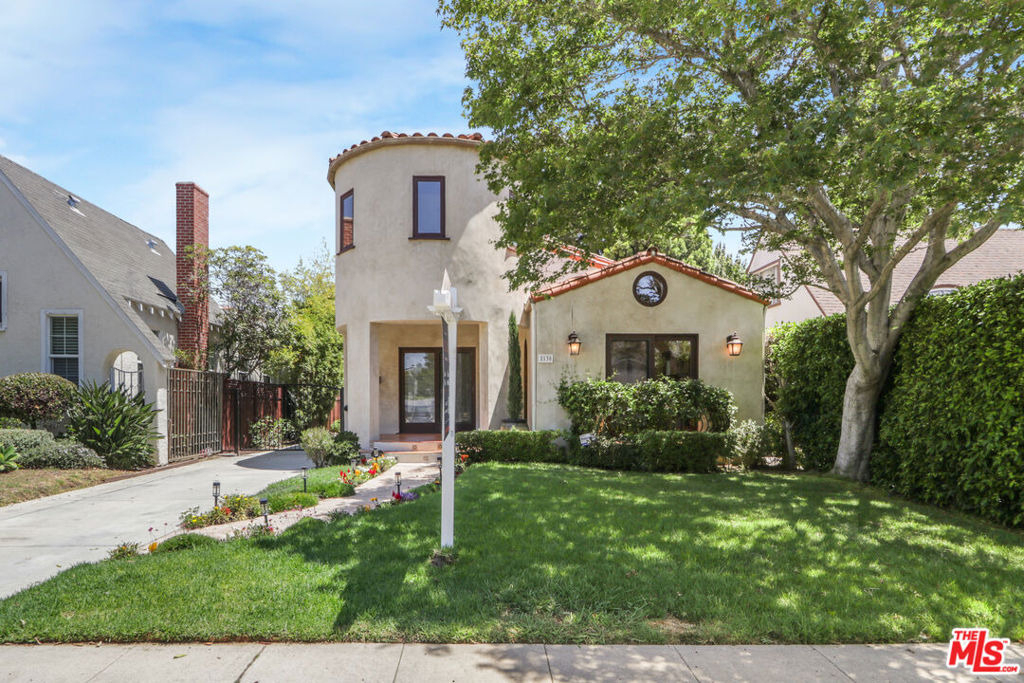 2130 Manning Avenue - Photo 0