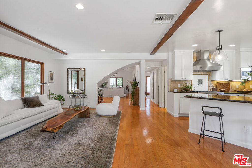 2130 Manning Avenue - Photo 5