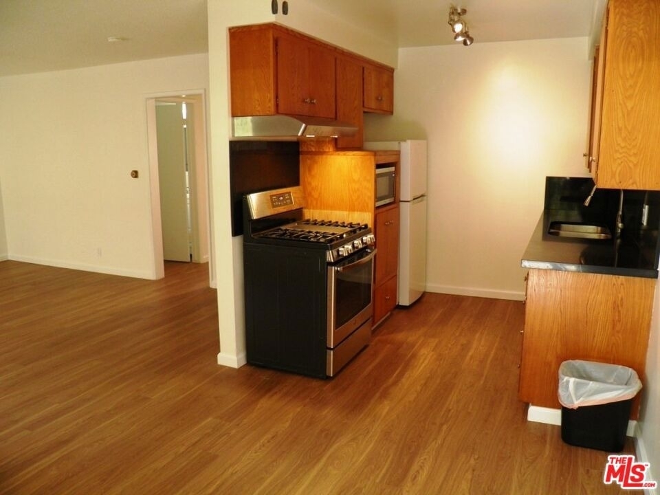 1908 11th Street - Photo 13