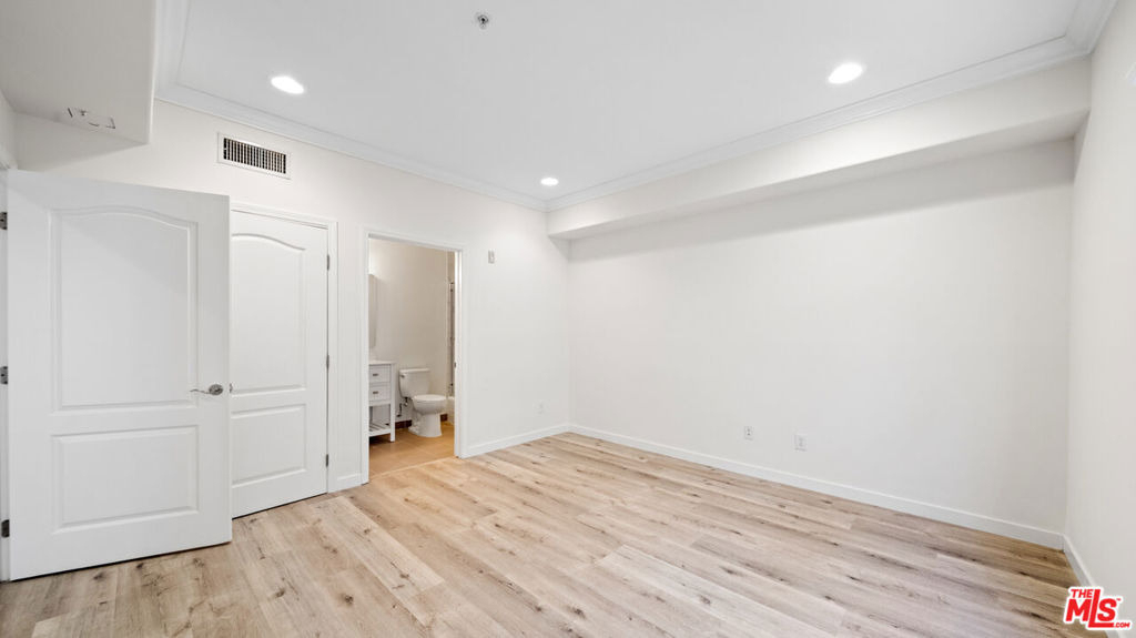 2335 S Bentley Avenue - Photo 12