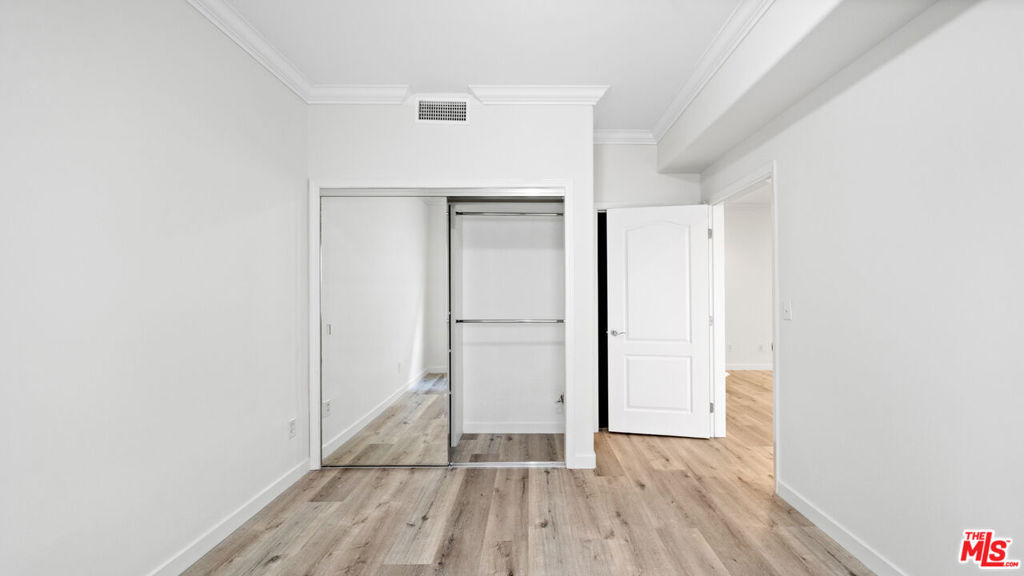 2335 S Bentley Avenue - Photo 8
