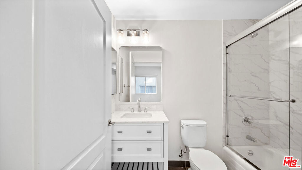2335 S Bentley Avenue - Photo 15